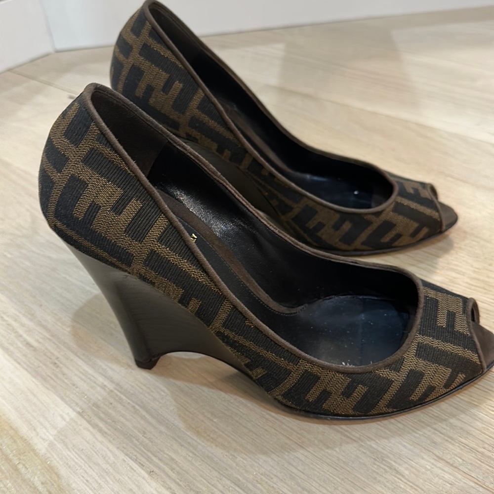 Fendi logo wedges size 38.5 excellent condition